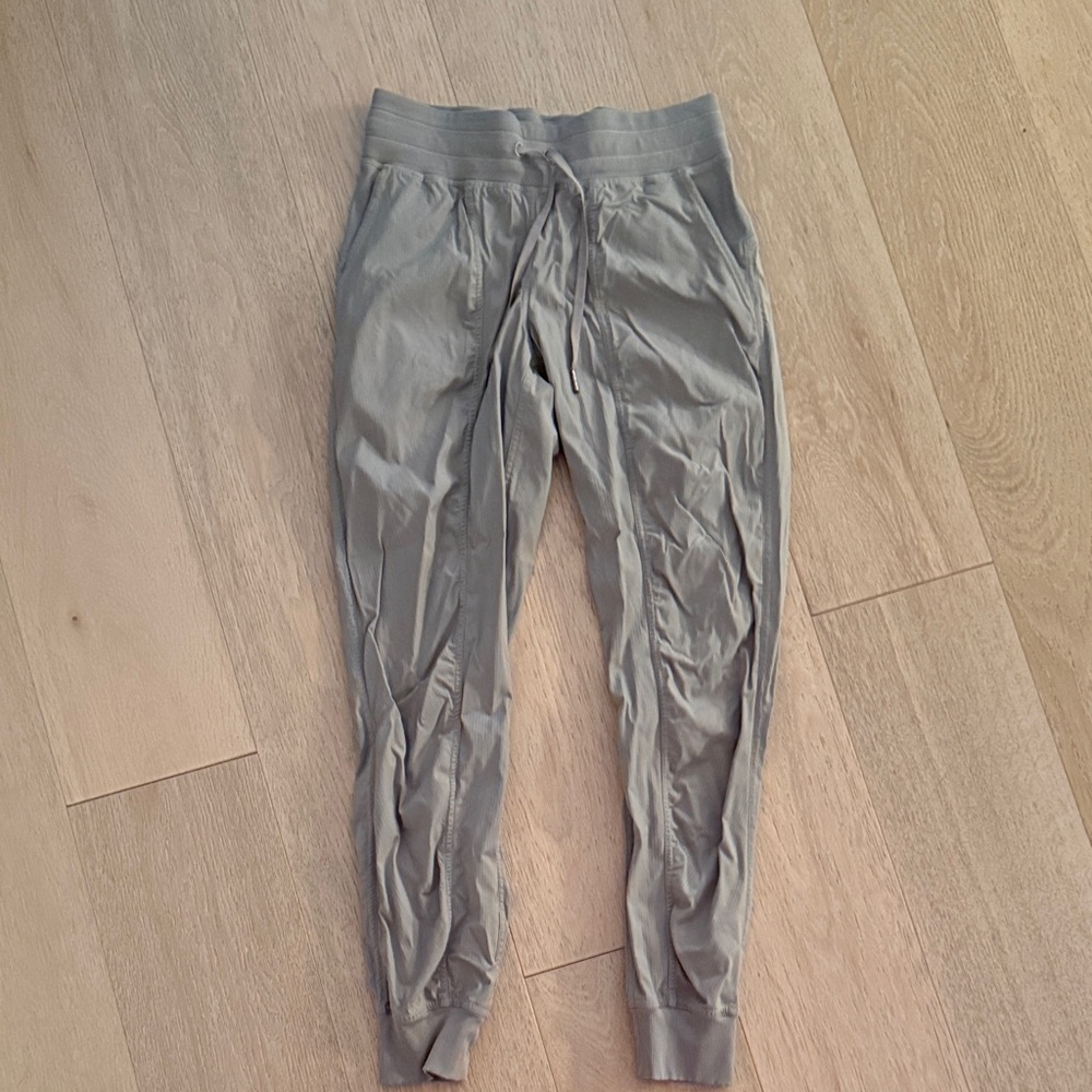 Lululemon tanish Gray Dance Studio jogger Pants size 6